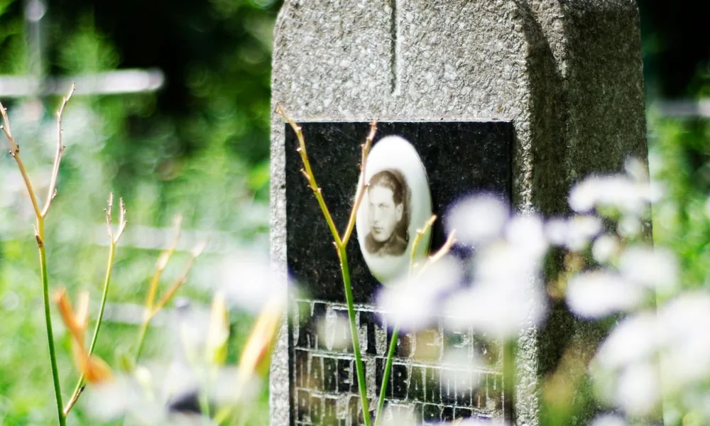 Paminklų gamyba — granito apdirbimas